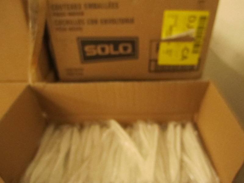 1 box of 1000 wrapped palstic knive...