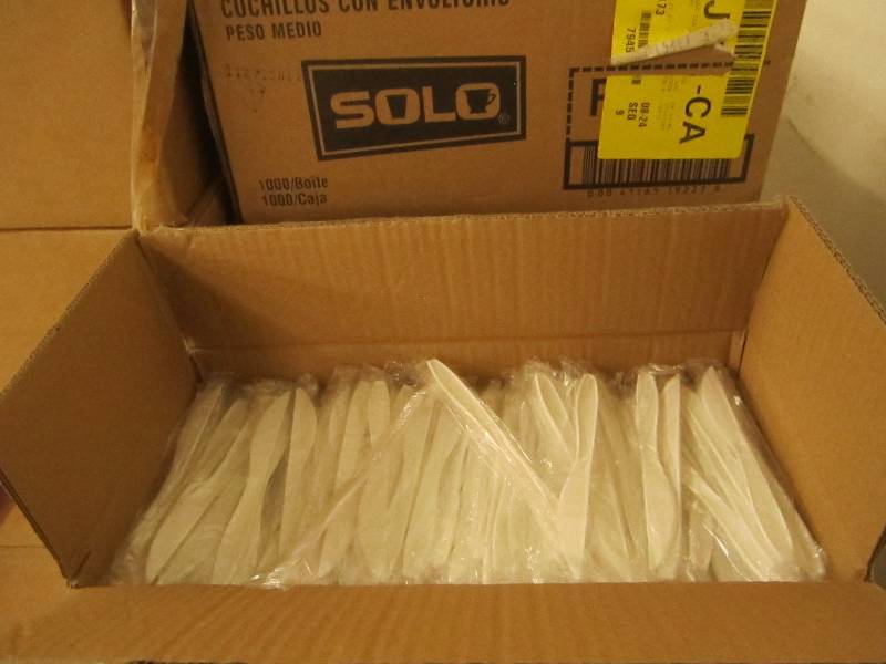 1 box of 1000 wrapped palstic knive...