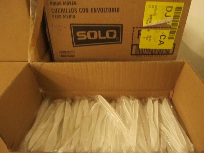 1 box of 1000 wrapped palstic knive...
