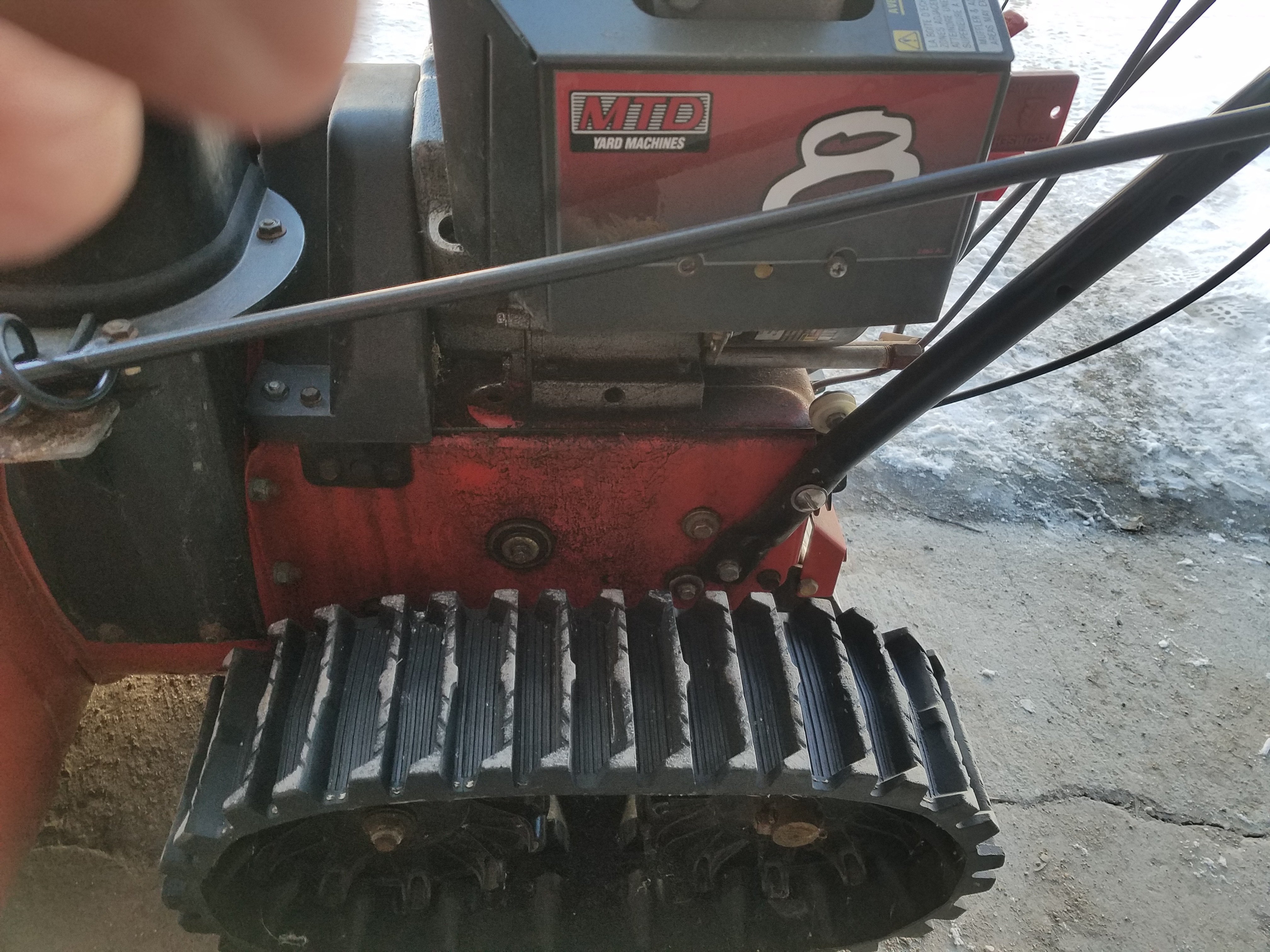 lot 1 image: MTD Snowblower 826 On Tracs