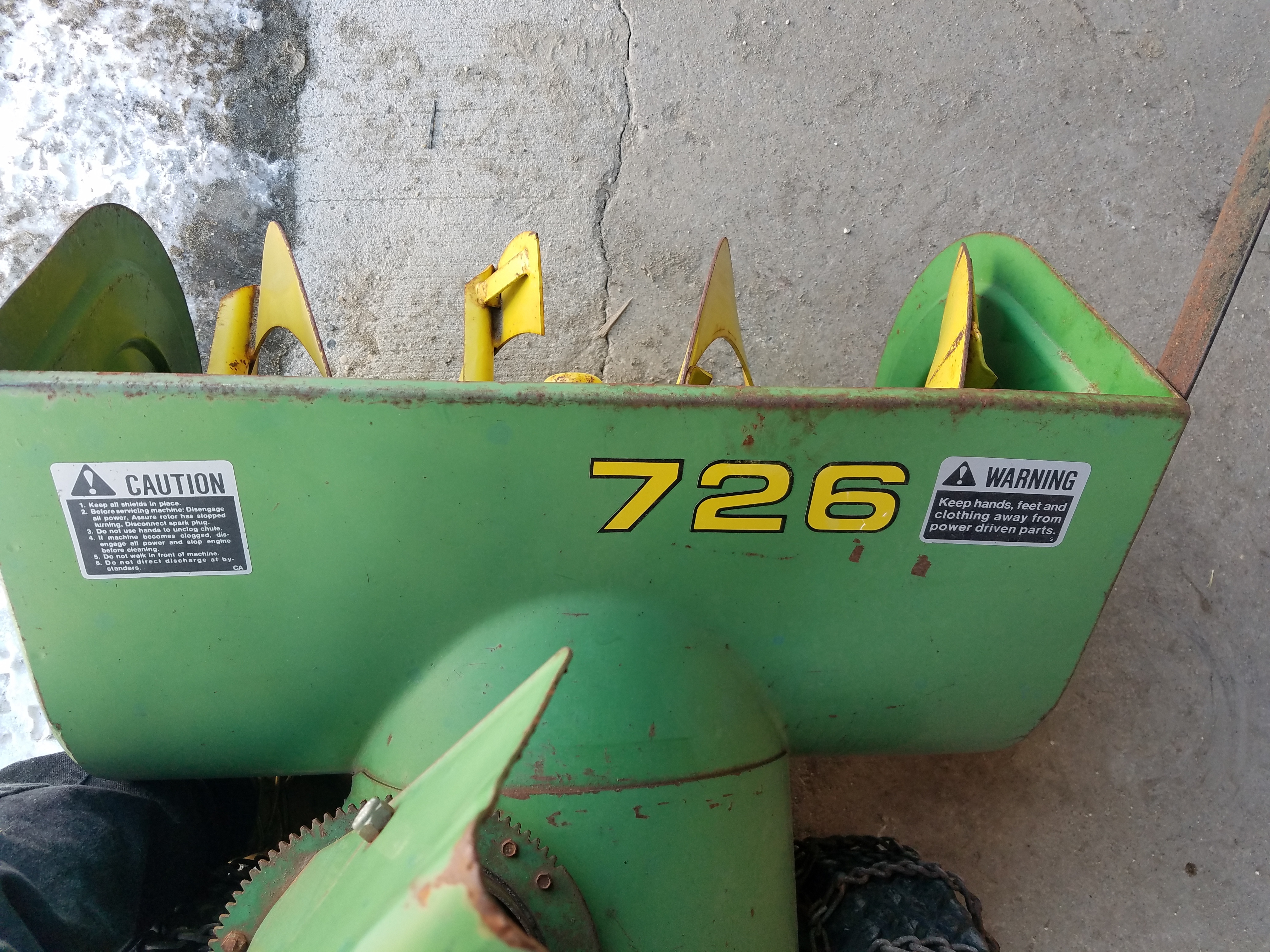 lot 43 image: John Deere Snowblower 726