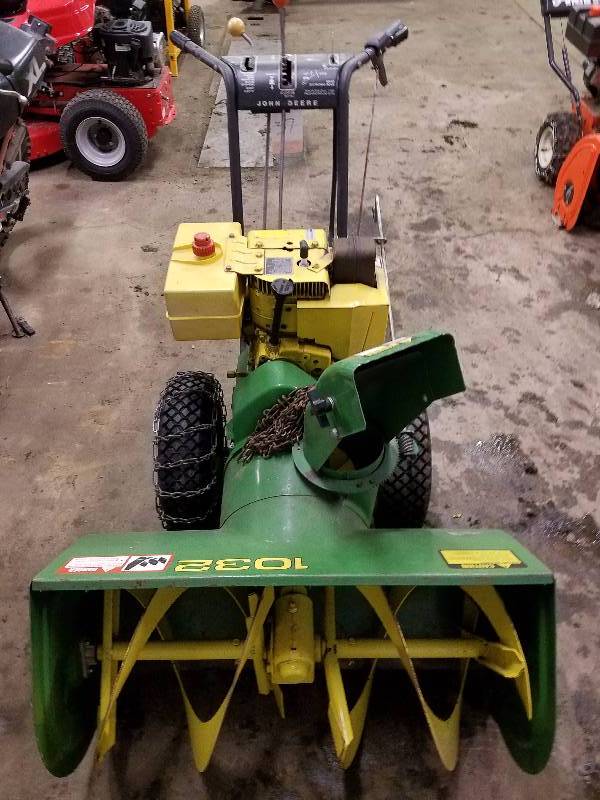 lot 12 image: John Deere Snowblower 1032