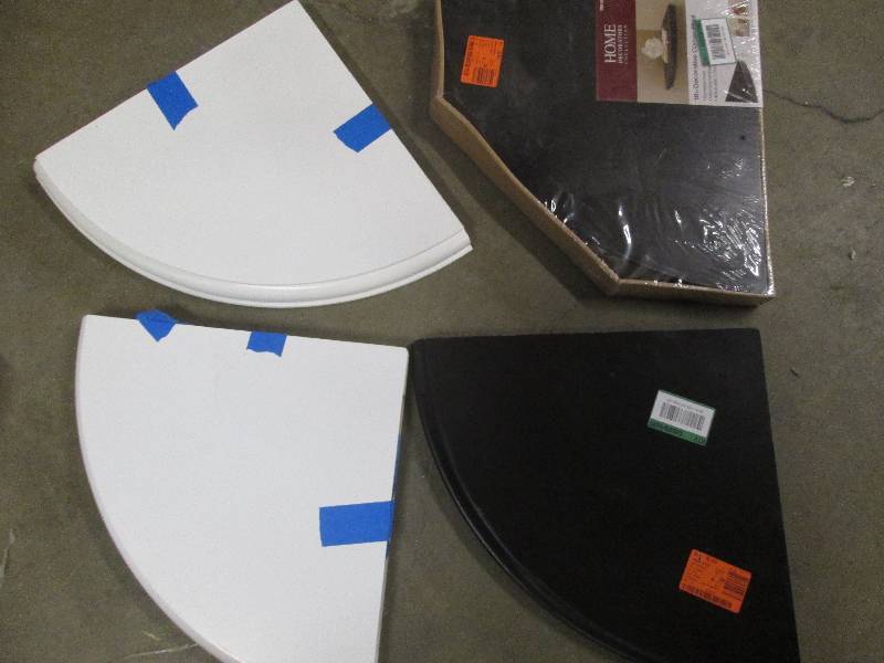 lot of 4 floating corner shelfs 2 b...