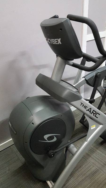 lot 4 image: 750AT Arch Trainer Commercial Elliptical