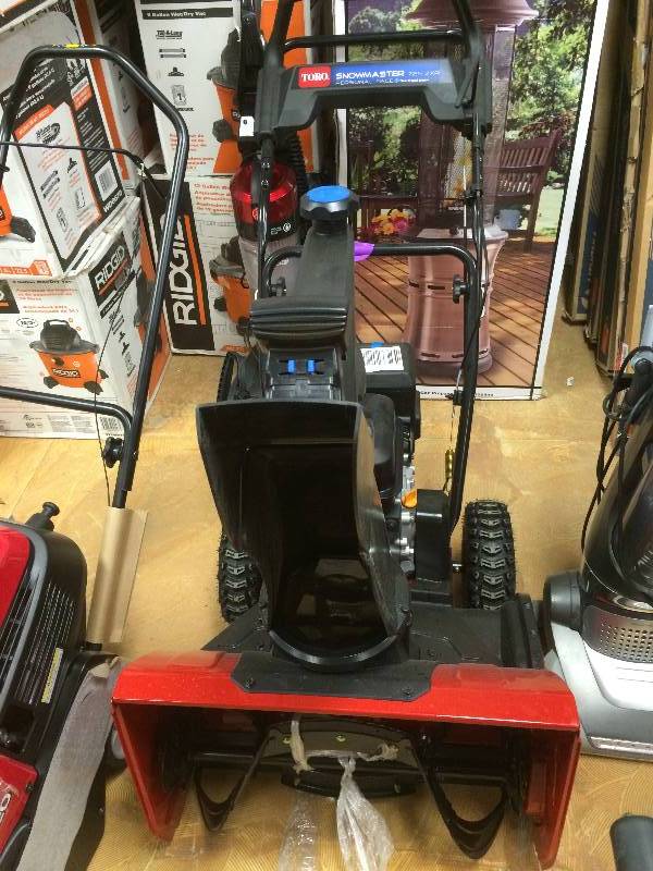 lot 14 image: Toro Power Max 724 OE 24 inch 212cc Two Stage Snow Blower good condition