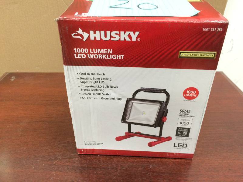 lot 20 image: Husky 5 ft. 1000 Lumen LED Work Light open box never used