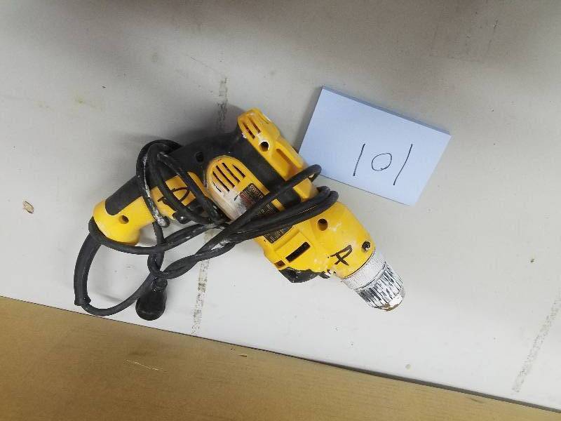 lot 101 image: DEWALT 38 in. Pistol Grip Drill Kit used in working conditions