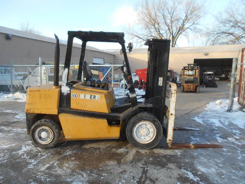 10,000 LB Yale GDP100M Forklift