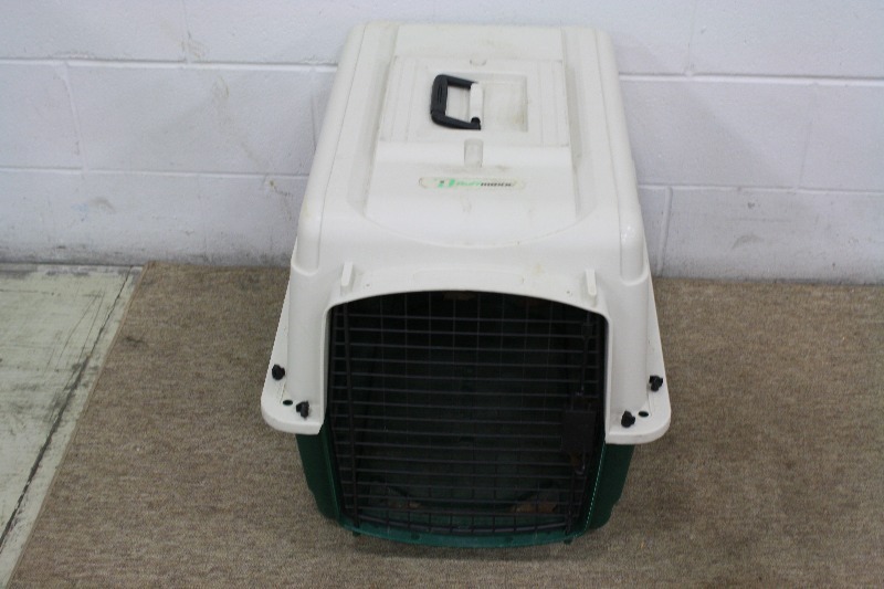 lot 76 image: Plastic Dog Kennel