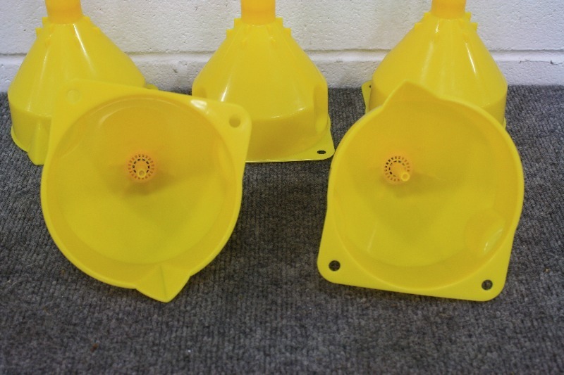 lot 79 image: 5 Heavy Duty Yellow Plastic Funnels