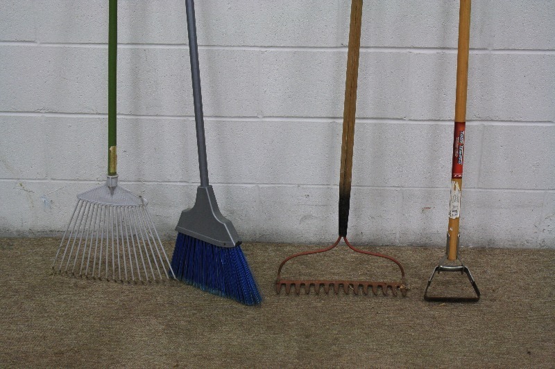 lot 85 image: Yard Tools