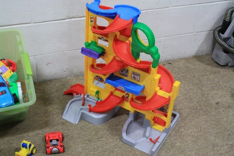 lot 165 image: Tote of Toys