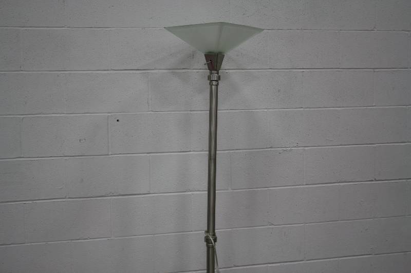 lot 193 image: Floor Lamp- 6ft