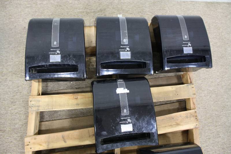 lot 224 image: 6 Paper Towel Dispensers