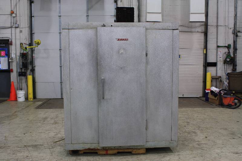 lot 7 image: Walk in Cooler