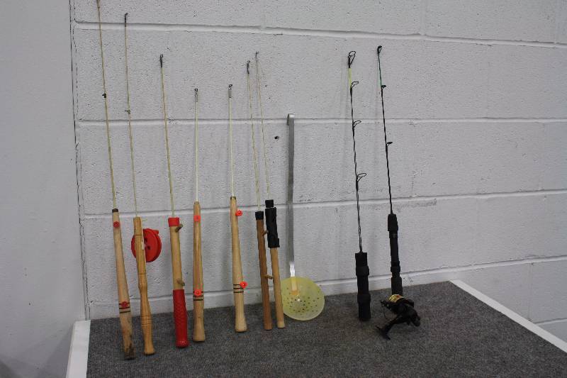 lot 39 image: Ice Fishing Lot