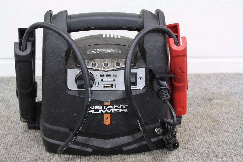 lot 62 image: Schumacher Battery Charger