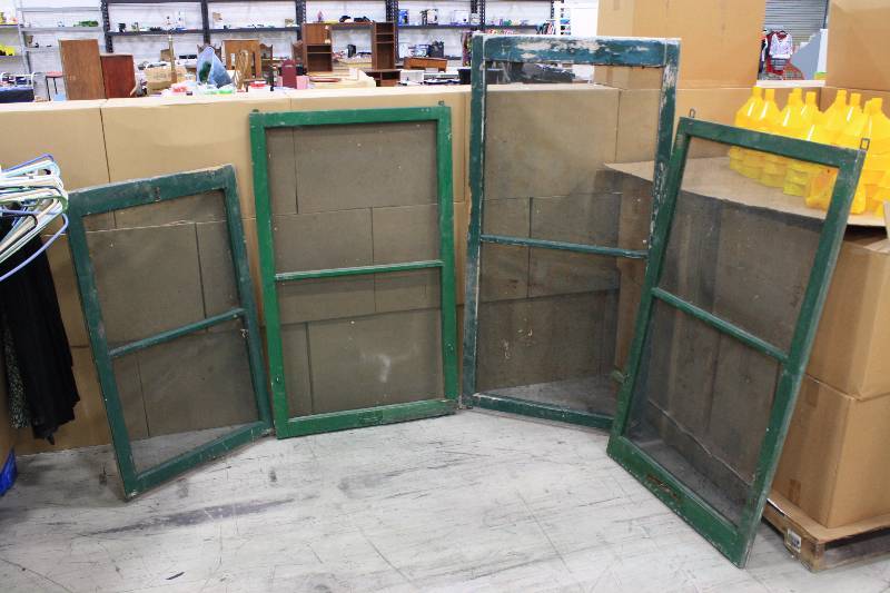 lot 110 image: 4 Green Decor Screen Lot