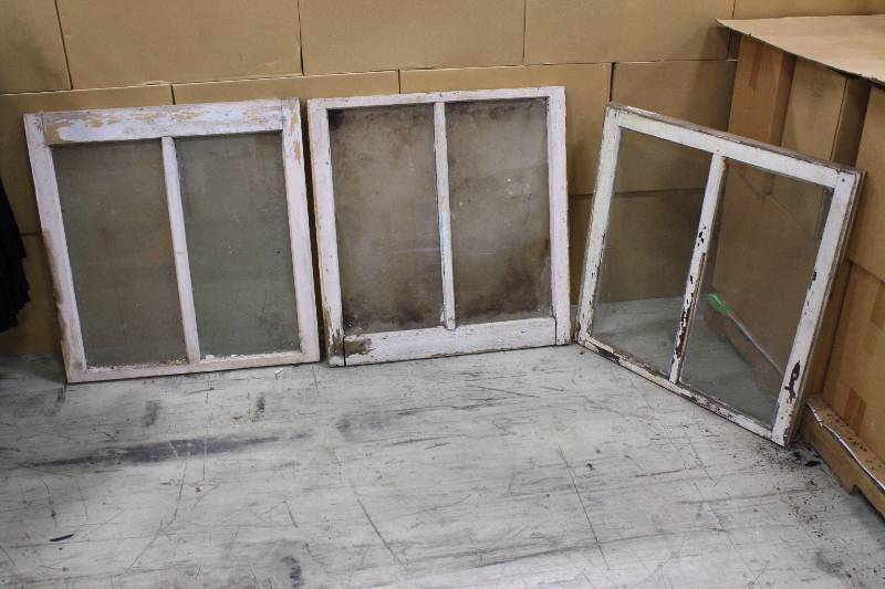 lot 103 image: 3 Vintage Windows