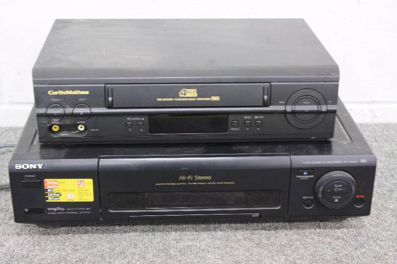 lot 100 image: VHS Players