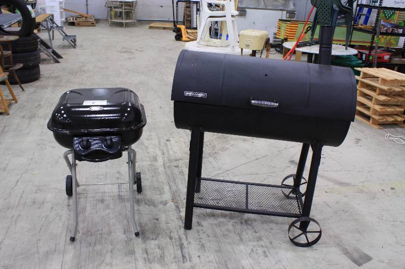 lot 113 image: Outdoor Grills- MISSING PARTS