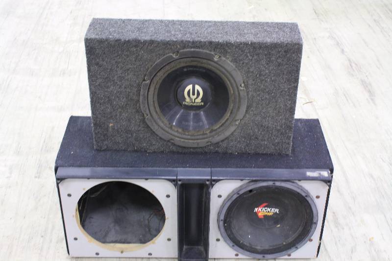 lot 137 image: Sub Woofers