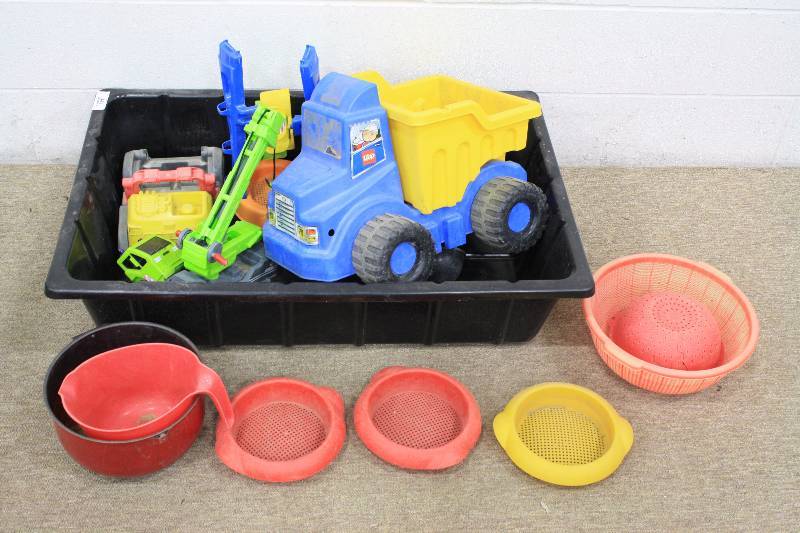 lot 144 image: Sandbox Toys #1