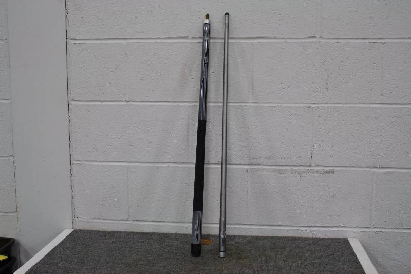 lot 163 image: Fiberglass Pool Cue
