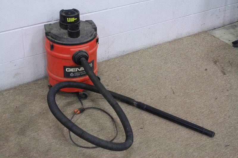 lot 176 image: Genie Jet Vac 6 Gallon