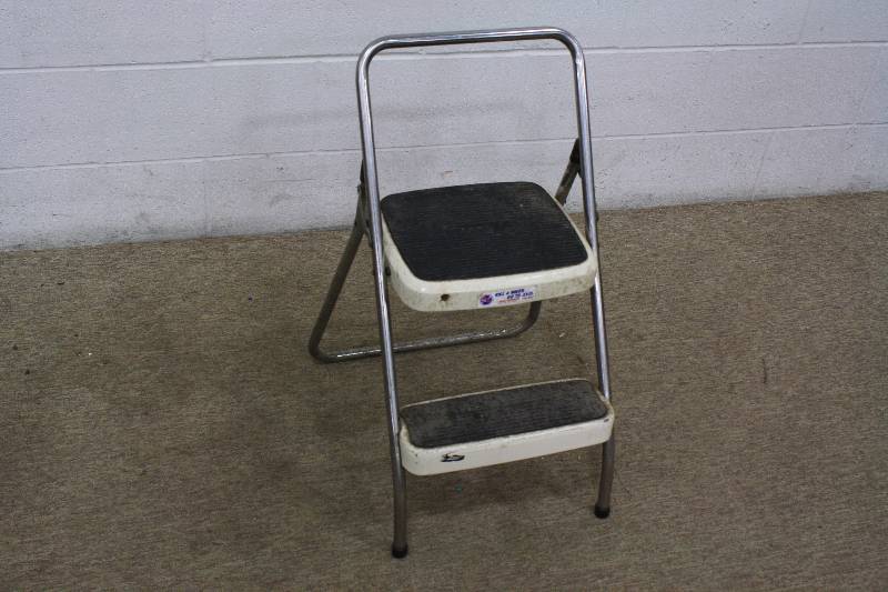 lot 177 image: Cosco Step Ladder
