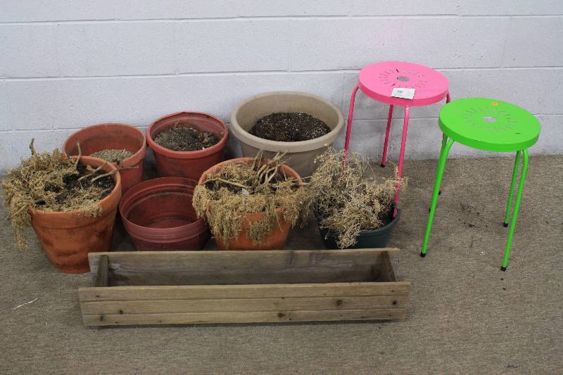lot 198 image: Flower & Plant Pots