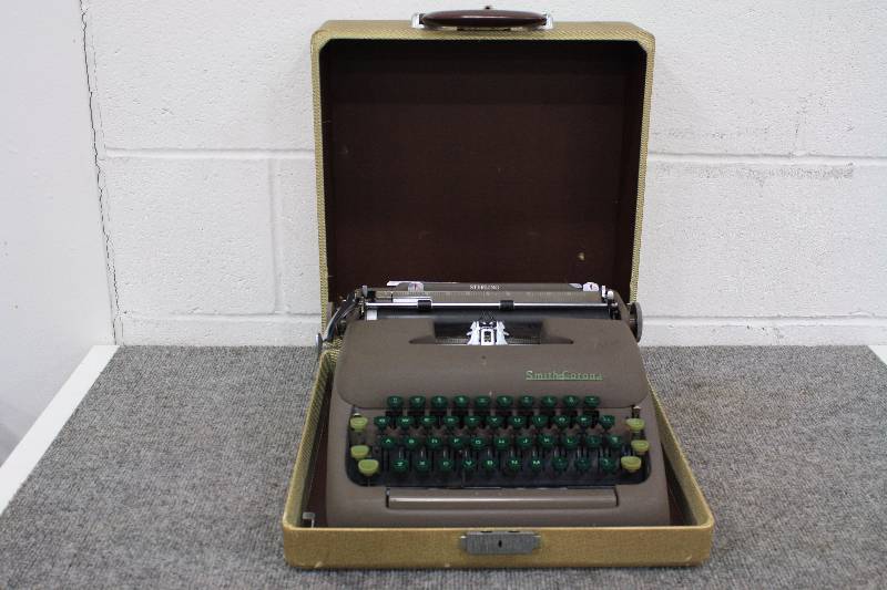 lot 206 image: Vintage Type Writer