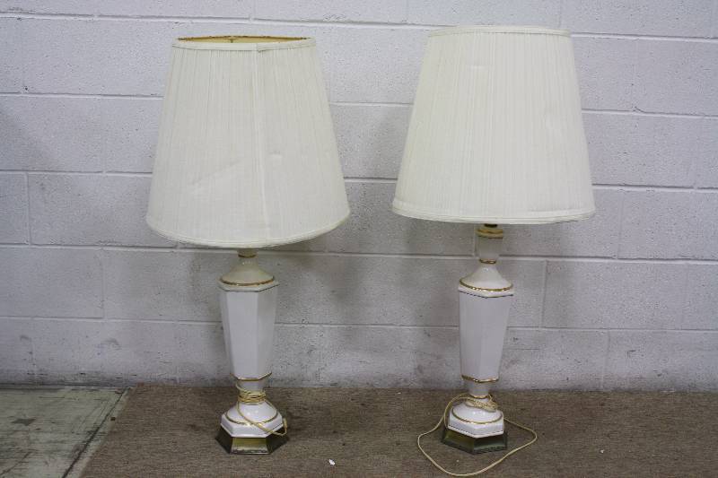 lot 207 image: Matching Lamps