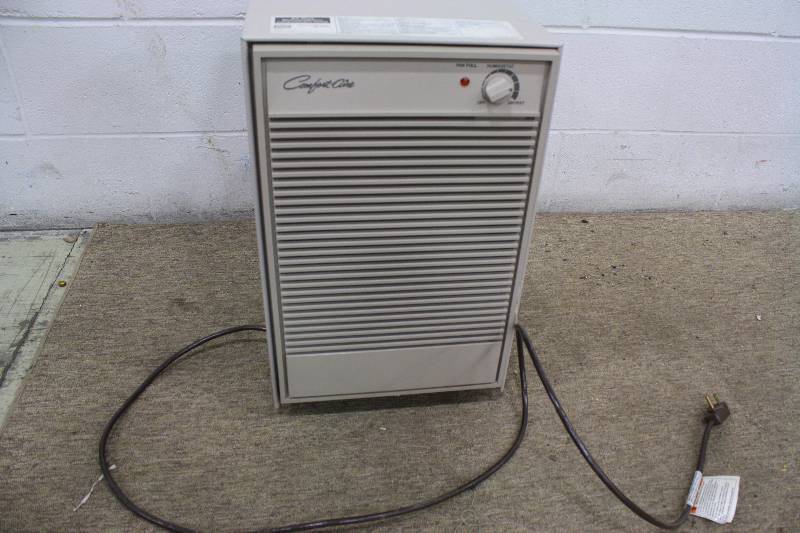 lot 209 image: 30 Pint Dehumidifier