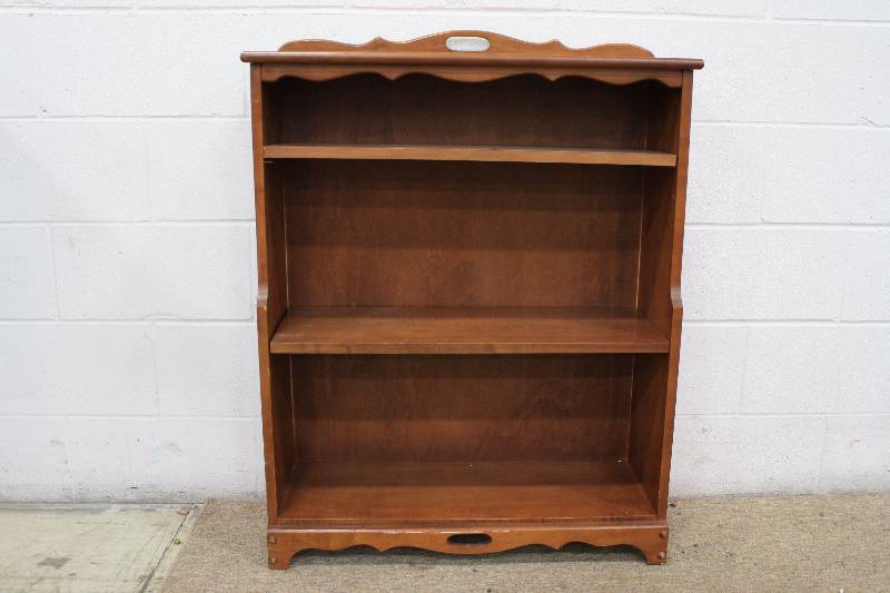 lot 212 image: Wall Shelf
