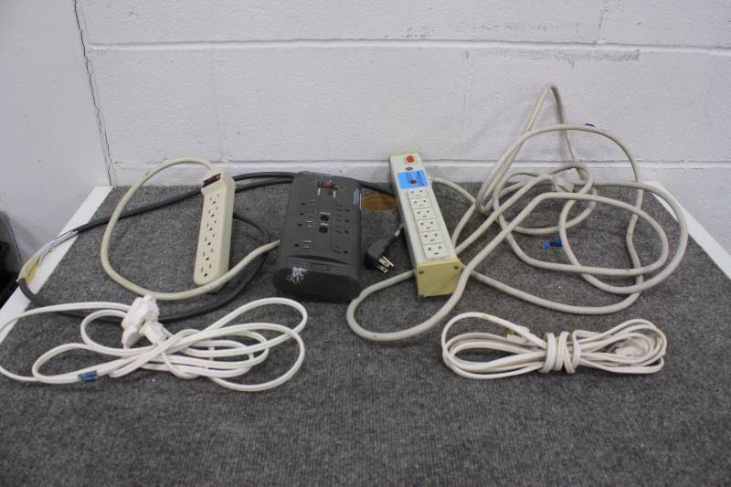 lot 213 image: Surge Protectors & Extension Cords