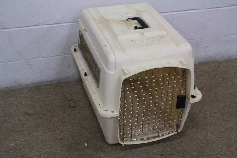 lot 218 image: Pet Mate Kennel