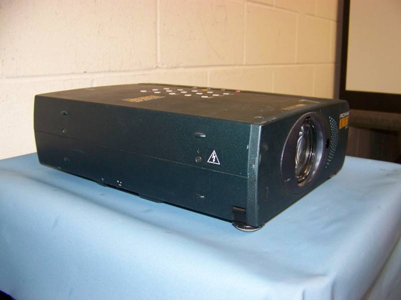 lot 17 image: Proxima, UltraLight, LS2, LCD Projector