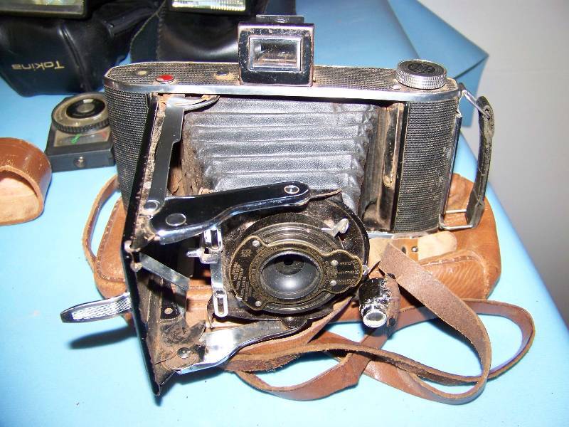 lot 106 image: Vintage  Collectible, Cameras and Camera Equipment  Accessories  Cases  Tripod