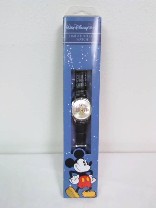 lot 1 image: Mickey Mouse Watch (1971) Limited Release