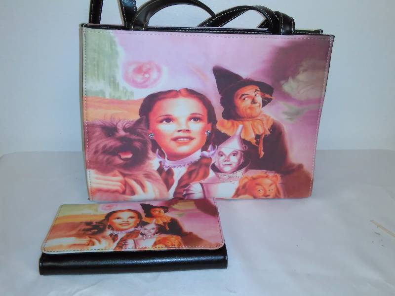 THE WIZARD OF OZ Womens Convertible Handbag That Can Be Worn 3 Ways &  Features An Image From The Classic Film With Inspirational Quote