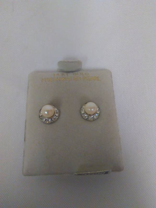 lot 13 image: Earrings for pierced ears, 14k Gold with Fresh Water Pearls