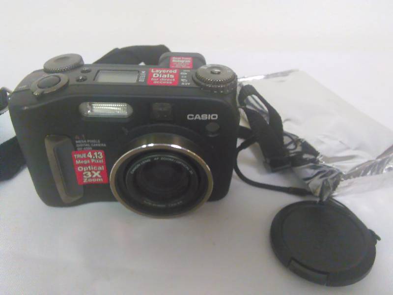 lot 19 image: Cassio 4.13 Mega Pixel Digital Camera and disposable 35mm camera