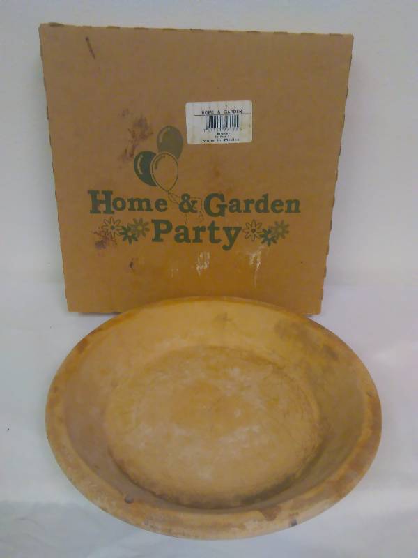lot 24 image: Home & Garden Party Bakeware 9 Pie Plate