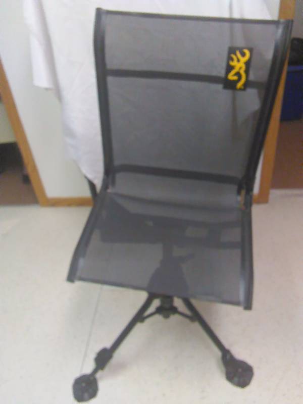 lot 26 image: Browning Collapsible Hunting Chair Tri-Pod