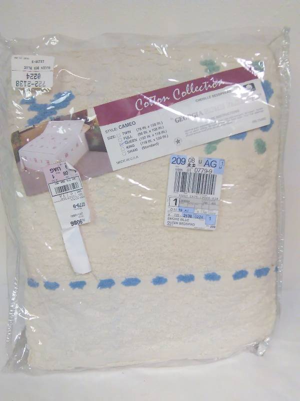 lot 31 image: NEW Bedspread, Queen Cotton Chenille