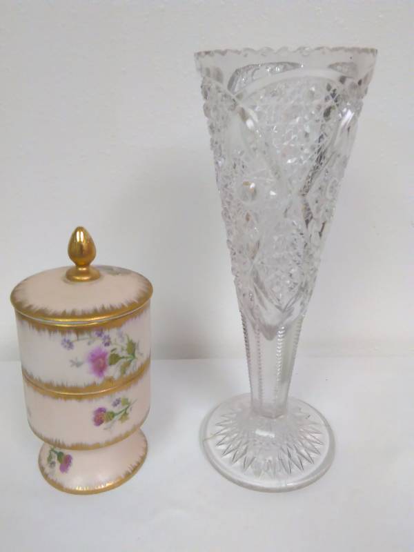 lot 44 image: Crystal Vase and Enesco 3 Piece Stacking Trinket Box