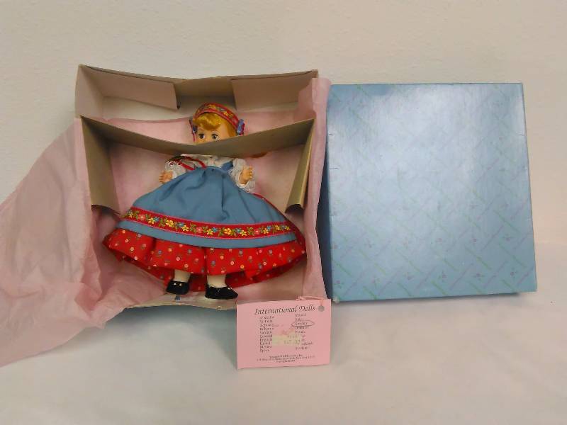 lot 51 image: Vintage Madame Alexander International Swedish Doll 1991