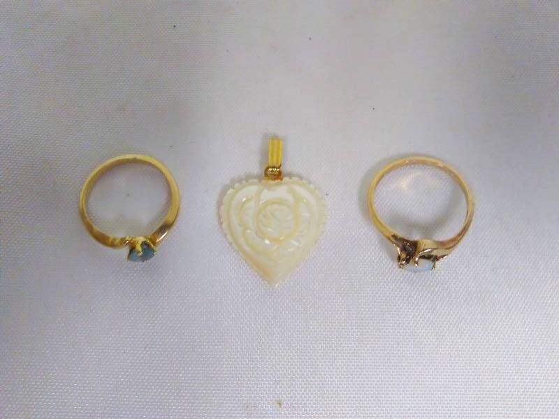 lot 81 image: Vtg. Rings (2) and Pendant