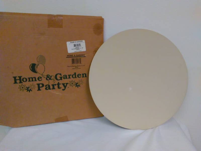 lot 83 image: New Home and Garden Party Baking Pizza Stone